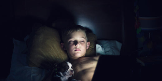 how to avoid doomscrolling and protect our mental health and sleep